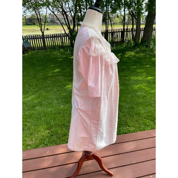 Vintage Monque Pink Nightgown With Lace Ruffle Neckline & Bow Detail Medium - Picture 4 of 9